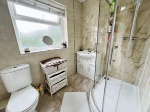 En-suite- click for photo gallery